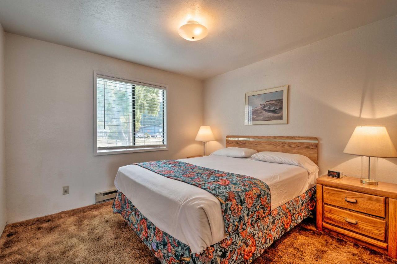 Smith River Vintage Cabin Oceanfront Deck And Views Екстериор снимка